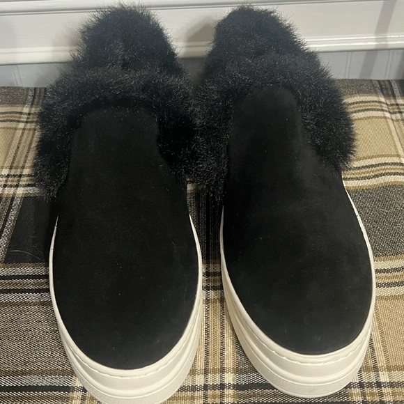 NWT-JSLIDES  Women’s Faux Fur Slip On Platform Sneakers - Picture 1 of 5